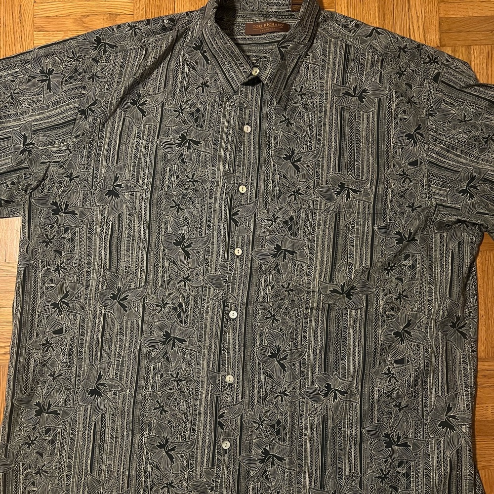 Tori Richard • Size XXL • Vintage Inspired Hawaiian Shirt • Black + Ivory Floral
